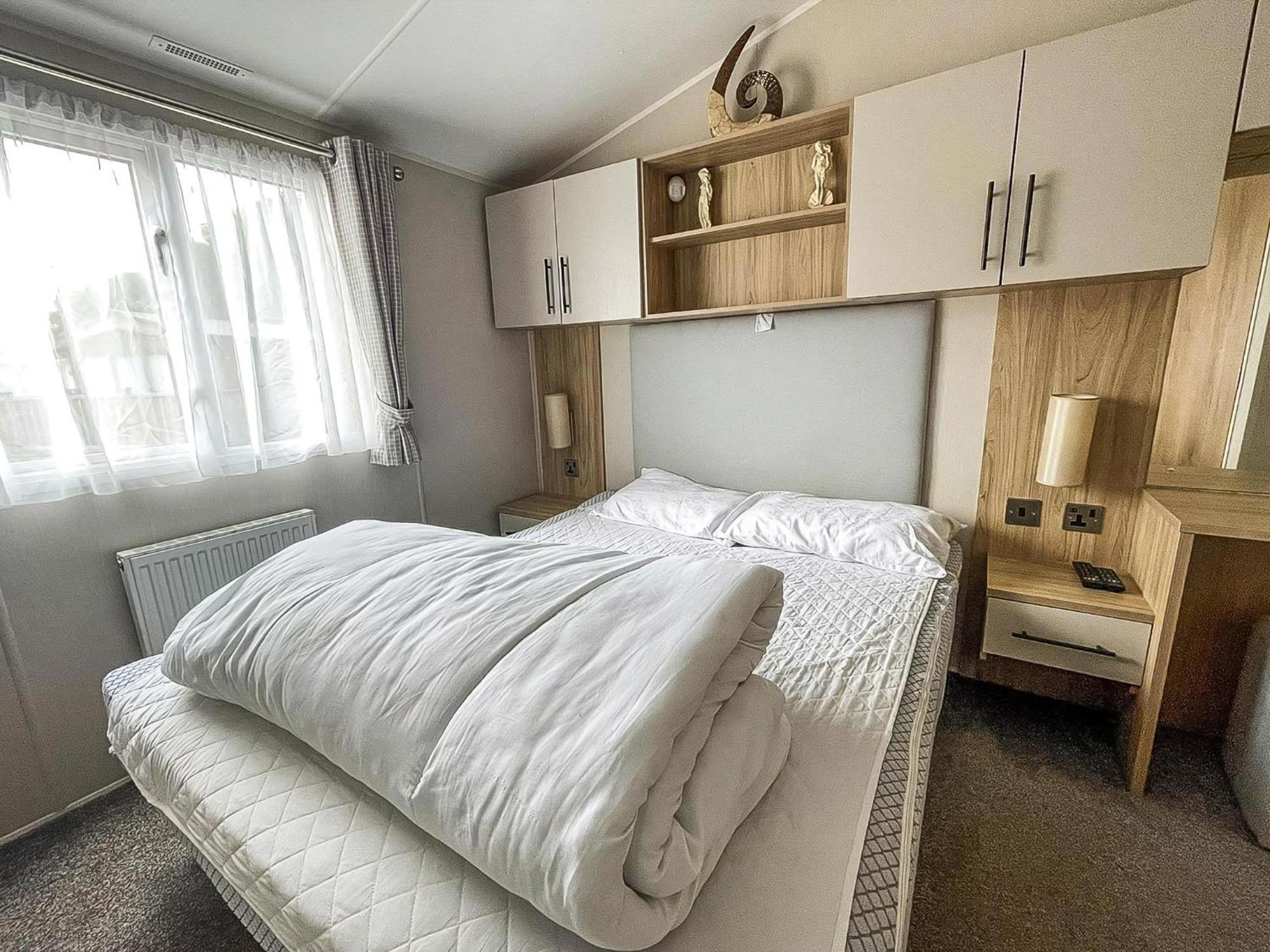 Beautiful Caravan For Hire With A Partial Sea View In Suffolk Ref 32042Az Lowestoft Exterior photo