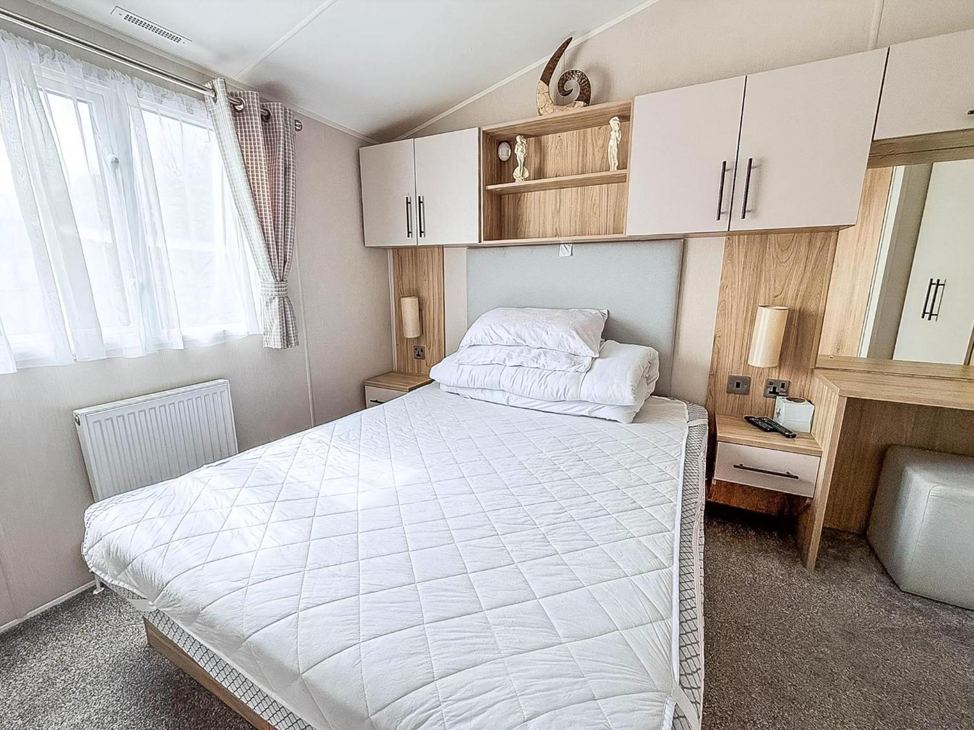 Beautiful Caravan For Hire With A Partial Sea View In Suffolk Ref 32042Az Lowestoft Exterior photo